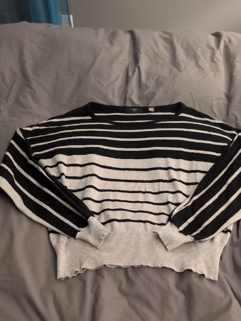 tahari Large Striped Black and White Lightweight Sweater